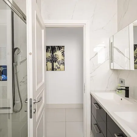 Superb 68m2 Flat With 80m2 Terrace - 2ch-4p Appartement